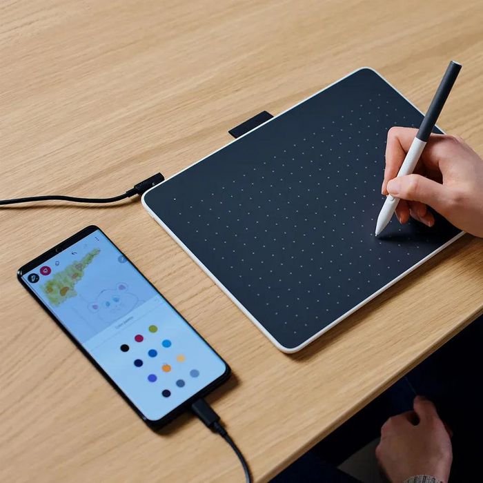 Wacom One Medium - Tablette graphique sans fil - Zone active 216 x 135 mm (format A5) - Connexion USB Type-C et Bluetooth 5.1 - Compatible Windows, Mac, Android, Chromebook Wacom One Medium - Tablette graphique sans fil - Zone active 216 x 135 mm (format A5) - Connexion USB Type-C et Bluetooth 5.1 - Compatible Windows, Mac, Android, Chromebook