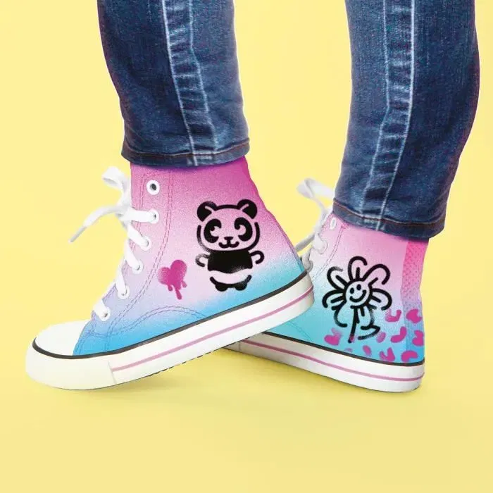 Canal Toys AIR 016 - Kit de Design de Mode et Airbrush Art, complet avec Spray Électronique, Pochoirs Adhésifs et Feutres pour Personnaliser Vêtements et Accessoires Textiles