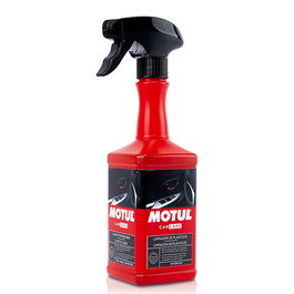 MOTUL Nettoyant Plastiques MTL110156 - Raviveur de Surfaces Plastiques - Flacon avec Pulvérisateur - 500ml