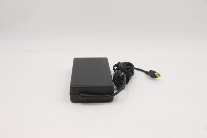 Lenovo Adaptateur secteur 150 W pour ThinkPad Lenovo Adaptateur secteur 150 W pour ThinkPad