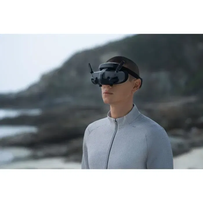 DJI Goggles 3 - Casque contrôleur pour drone DJI Avata 2 - Contrôle intuitif par mouvements du corps - Technologie Vue réelle en PiP - Transmission vidéo O4 à faible latence DJI Goggles 3 - Casque contrôleur pour drone DJI Avata 2 - Contrôle intuitif par mouvements du corps - Technologie Vue réelle en PiP - Transmission vidéo O4 à faible latence