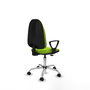 Chaise de bureau Algarra avec mécanisme de contact permanent de base, rembourrée en simili cuir couleur pistache. Équipée d'une base chromée, d'accoudoirs fixes et de roulettes pour parquet