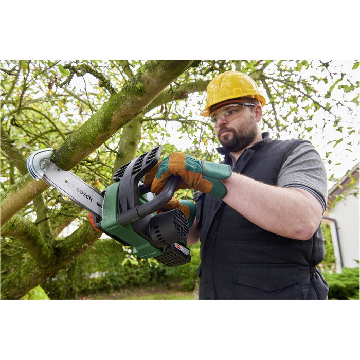 Bosch UniversalChain 18 Tronçonneuse sans fil avec guide de 200 mm