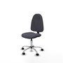 Chaise de bureau Algarra avec mécanisme de contact permanent de base, rembourrée de tissu gris foncé. Équipée d'une base chromée, sans accoudoirs et de roulettes en nylon de 50 mm.