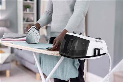 Russell Hobbs 24420-56 Centre de Repassage Steam Power, Noir - Puissant Jet de Vapeur pour Tous les Tissus