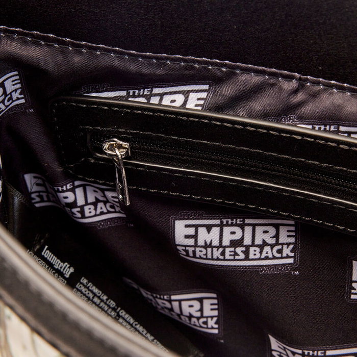 Loungefly - Sacoche Star Wars The Empire Strikes Back Final Frames en cuir végan - Dimensions 28.7 x 23.7 x 8.7 cm, bandoulière réglable, détails imprimés Loungefly - Sacoche Star Wars The Empire Strikes Back Final Frames en cuir végan - Dimensions 28.7 x 23.7 x 8.7 cm, bandoulière réglable, détails imprimés