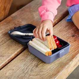 Monbento Lunch Box Snacky Bleu Infinity 850 ml - Boîte à sandwich enfant avec couverts - Sans BPA - Inclus étiquettes personnalisables