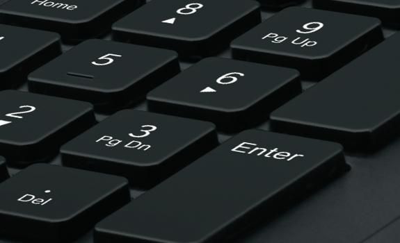 Logitech Clavier USB K280e avec repose-poignet, profil bas et silencieux, résistant aux éclaboussures, noir, disposition Nordic Logitech Clavier USB K280e avec repose-poignet, profil bas et silencieux, résistant aux éclaboussures, noir, disposition Nordic