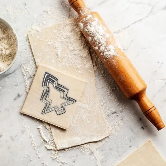 Zenker Ensemble Pâtisserie de Noël : Plaque Extensible Téflon Four 37-52 cm avec 10 Emporte-pièces Sapins et Étoiles 5 Tailles - Réf. Ensemble ZENKER