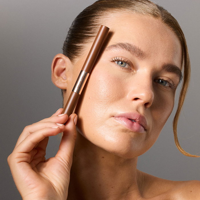 Gosh Teinture pour sourcils n° 002 - Brun foncé, Crayon semi-permanent 2 en 1 avec gel teinté et brosse, Longue durée, Résistant à l'eau, Unisexe