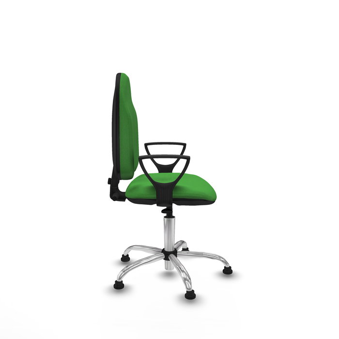 Chaise de bureau Algarra avec mécanisme de contact permanent de base, rembourrée de tissu vert. Équipée d'une base chromée, d'accoudoirs fixes et de butées
