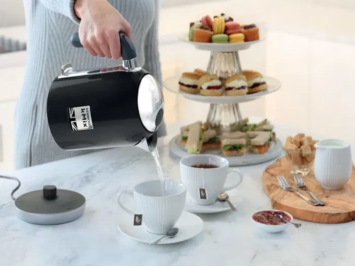 Kenwood KENWOOD ZJX650BK Bouilloire électrique kMix 1 Litre Noir 2200 W - Base pivotante 360°, filtre amovible, bec verseur large