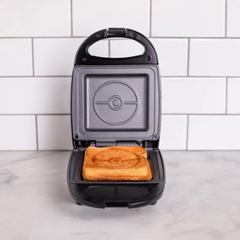 Uncanny Brands Pokémon appareil à croque-monsieur Poké Ball