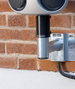 Next Green Angle bracket 60 - Support en tube galvanisé Ø 60 mm pour fixation en façade avec déport pour boîtier de recharge
