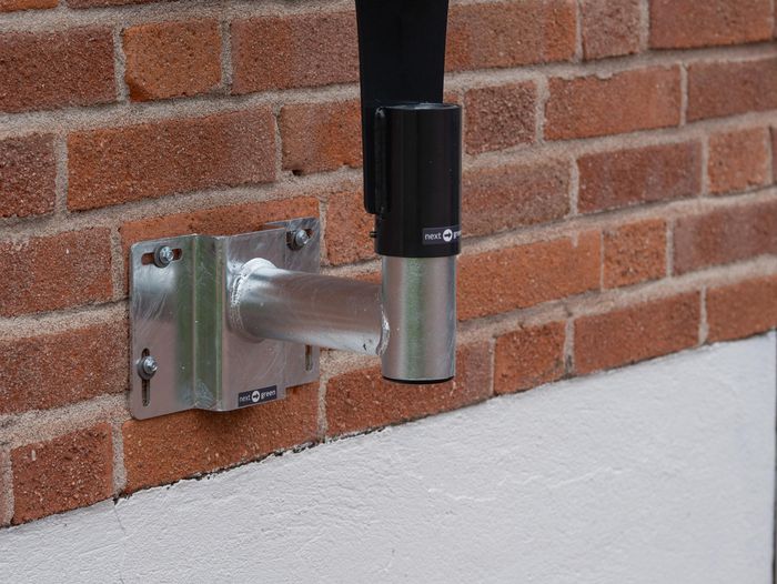 Next Green Angle bracket 60 - Support en tube galvanisé Ø 60 mm pour fixation en façade avec déport pour boîtier de recharge Next Green Angle bracket 60 - Support en tube galvanisé Ø 60 mm pour fixation en façade avec déport pour boîtier de recharge