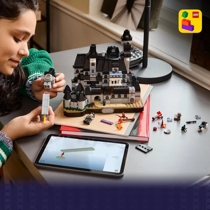 LEGO L'Académie Nevermore 76788 - Maquette d'École avec 3 Figurines