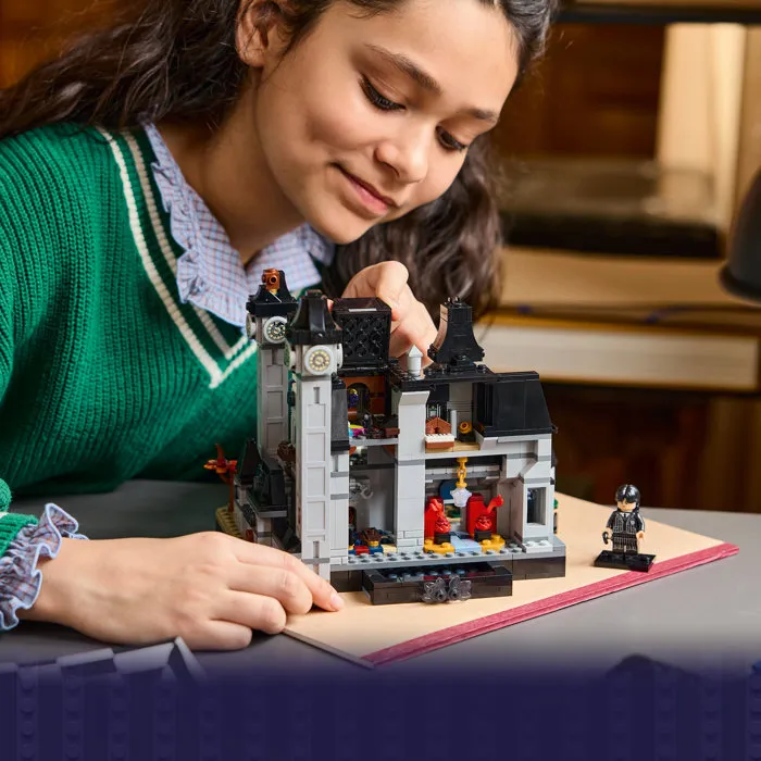 LEGO L'Académie Nevermore 76788 - Maquette d'École avec 3 Figurines