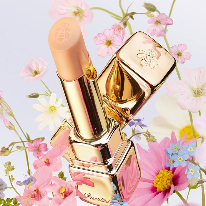 Guerlain KissKiss Bee Lift Apprêt Lèvres Hydratant - Formule Naturelle avec Miel Corse et Cire d'Abeille - 1 unité Guerlain KissKiss Bee Lift Apprêt Lèvres Hydratant - Formule Naturelle avec Miel Corse et Cire d'Abeille - 1 unité