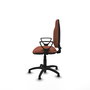Chaise de bureau Algarra avec mécanisme de contact permanent de base, recouverte de tissu marron. Équipée d'une base en polyamide noir, d'accoudoirs fixes et de butées