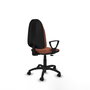 Chaise de bureau Algarra avec mécanisme de contact permanent de base, recouverte de tissu marron. Équipée d'une base en polyamide noir, d'accoudoirs fixes et de roulettes en nylon de 50 mm