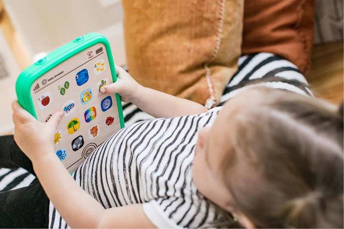Hape Tablet de madera Magic Touch Curiosity, tablette tactile éducative en bois pour bébé 6 mois+, 19 x 14,7 x 2,6 cm, fonctionne avec piles Hape Tablet de madera Magic Touch Curiosity, tablette tactile éducative en bois pour bébé 6 mois+, 19 x 14,7 x 2,6 cm, fonctionne avec piles