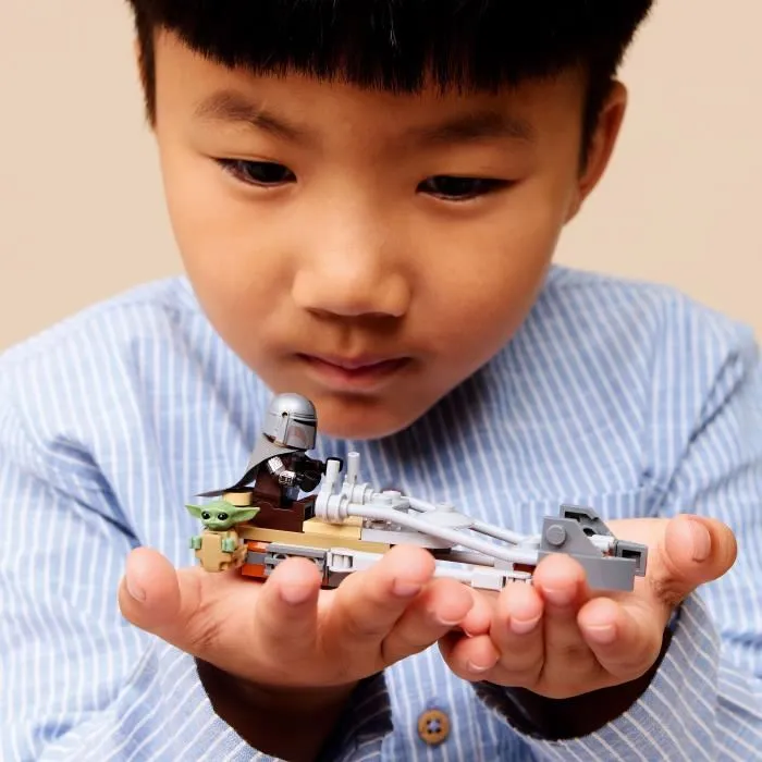 Lego 75436 Star Wars Le Speeder Bike du Mandalorien et Grogu Jouet de Construction avec 2 Personnages, Idée Cadeau Enfant 6 Ans et Plus Lego 75436 Star Wars Le Speeder Bike du Mandalorien et Grogu Jouet de Construction avec 2 Personnages, Idée Cadeau Enfant 6 Ans et Plus