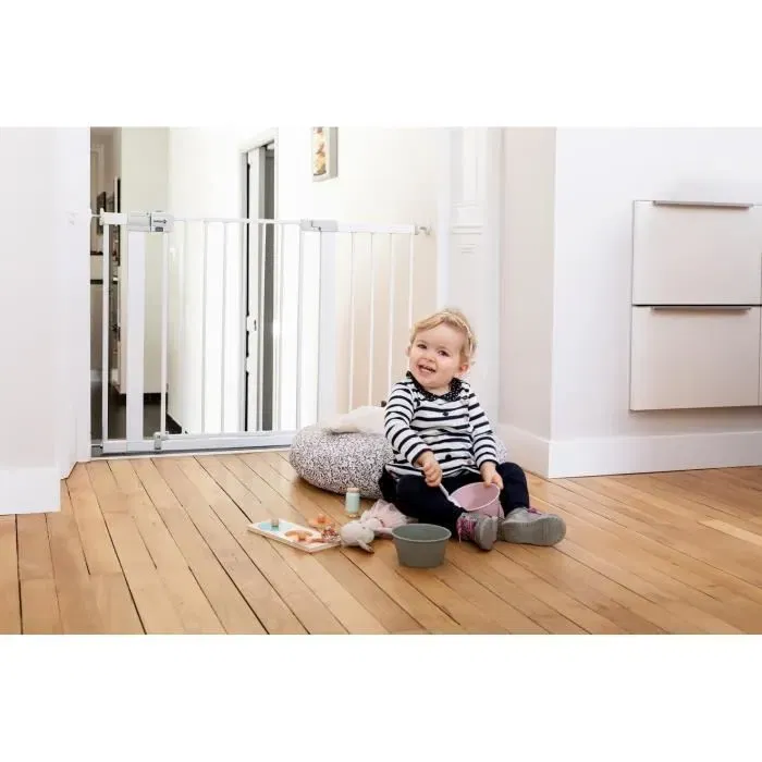 Safety 1st Barrière de sécurité enfant Easy Close - Technologie SecureTech - Double verrouillage - Installation par pression 4 points - Métal blanc réglable 73 à 80 cm Safety 1st Barrière de sécurité enfant Easy Close - Technologie SecureTech - Double verrouillage - Installation par pression 4 points - Métal blanc réglable 73 à 80 cm