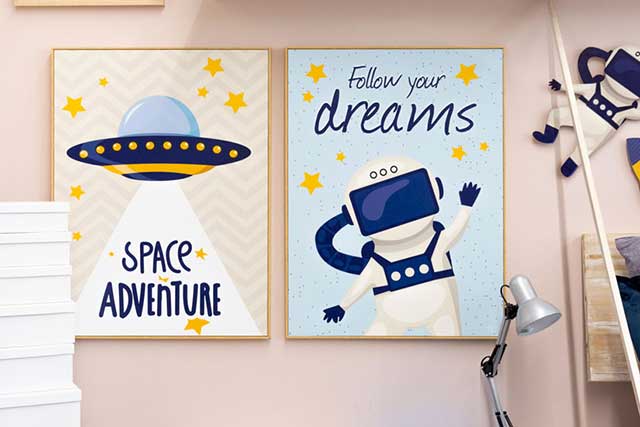 Giftdecor Tableau Enfant Espace 60x80 cm Couleurs Assorties Cadre DM (Set de 2)
