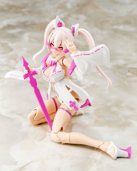 Megami Device Chaos & Pretty figurine Plastic Model Kit 1/1 Asra Nine-Tails Matsuri 14 cm