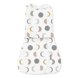 Ingenuity SwaddleMe Emmailloteuse Évolutive Convertible Gigoteuse Sac de Couchage Lunes Sans Bras TOG 1 3-6 Mois (14-18 lbs/30 pouces) Certifié Oeko-Tex