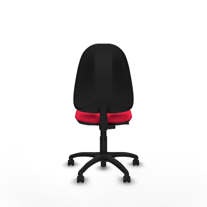 Chaise de bureau Algarra avec mécanisme de contact permanent de base, recouverte de tissu rouge. Équipée d'une base en polyamide noir, sans accoudoirs et avec roulettes autobloquantes.