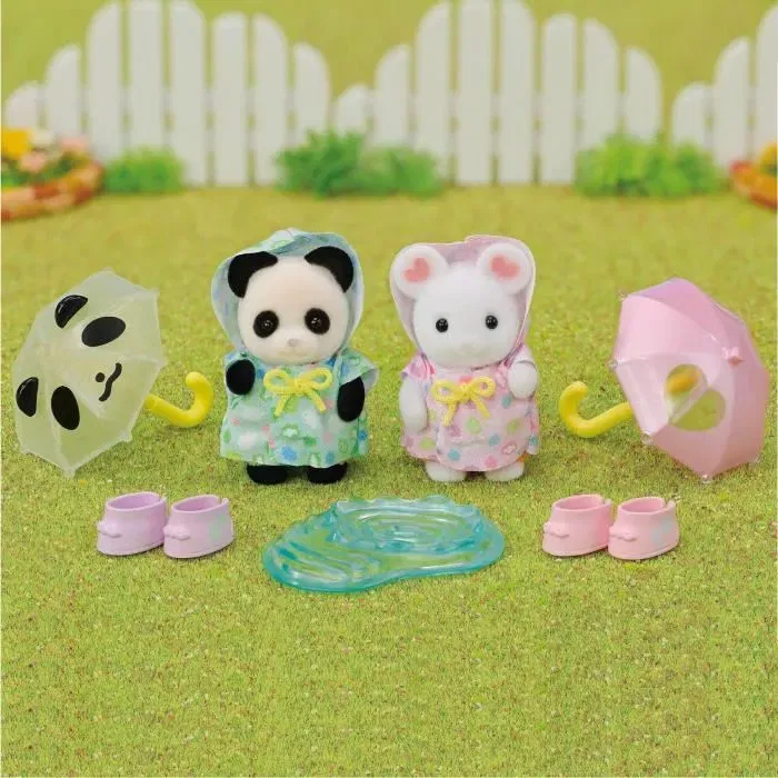 Sylvanian Families - Figurines Articulées Duo Bébés Panda et Souris Marshmallow en Habits de Pluie avec Parapluies Détachables Sylvanian Families - Figurines Articulées Duo Bébés Panda et Souris Marshmallow en Habits de Pluie avec Parapluies Détachables