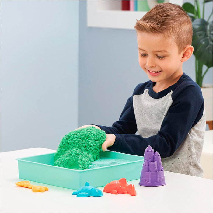 Spin Master Bac à sable Vert Kinetic Sand - 450g de sable, 4 moules, outils et plateau - Jouet créatif dès 3 ans