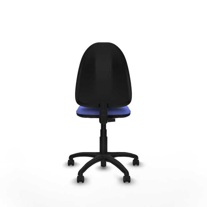 Chaise de bureau Aýna avec mécanisme Contact permanent de base, recouverte de tissu bleu clair. Équipée d'une base en polyamide noir, sans accoudoirs et avec des roulettes pour parquet