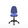 Chaise de bureau Aýna avec mécanisme Contact permanent de base, recouverte de tissu bleu clair. Équipée d'une base en polyamide noir, sans accoudoirs et avec des roulettes pour parquet