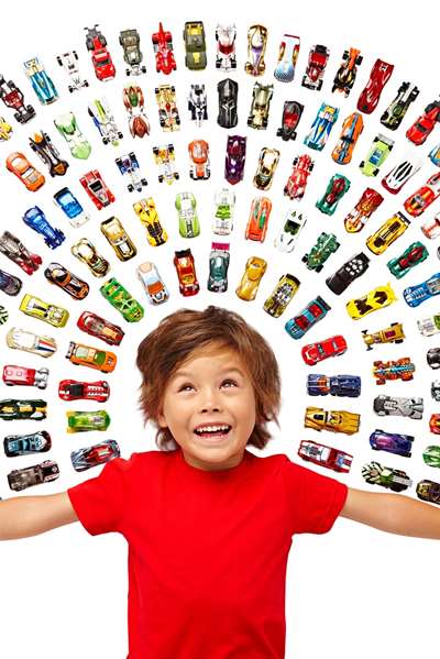 Mattel Hot Wheels - Voiture miniature blister individuelle, échelle 1:64 - Modèle aléatoire parmi 250 variantes - À partir de 3 ans