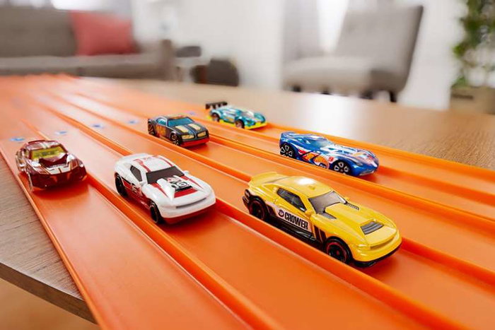 Mattel Hot Wheels - Voiture miniature blister individuelle, échelle 1:64 - Modèle aléatoire parmi 250 variantes - À partir de 3 ans