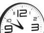 Giftdecor Horloge Ronde 50 cm Grands Chiffres Noir et Argent Plastique et Verre Sertis (Set de 6)