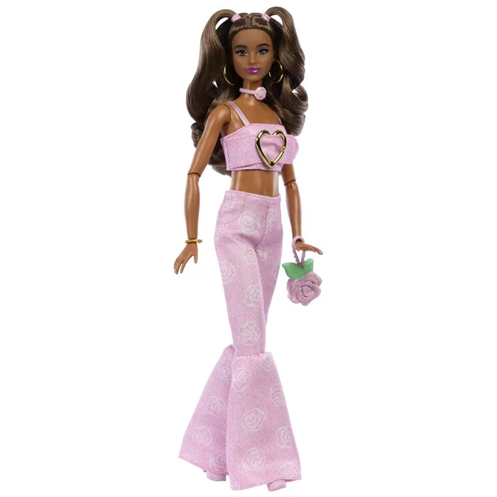 Barbie JJN72 - Poupée Deluxe Style avec tenue denim rose coeur, jean évasé et accessoires fashion - Pour enfant dès 4 ans