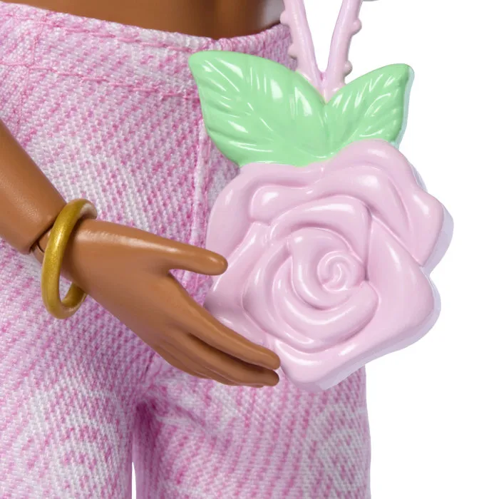 Barbie JJN72 - Poupée Deluxe Style avec tenue denim rose coeur, jean évasé et accessoires fashion - Pour enfant dès 4 ans