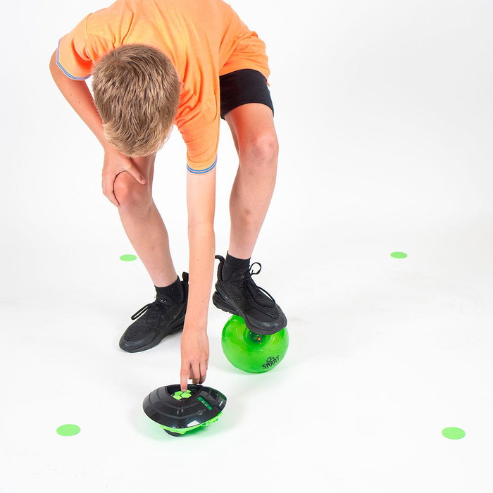 Famosa Soccerbot Mr100000 - Robot de football intelligent avec capteurs pour entraînement indoor et défis de dribble - Jouet pour enfant à partir de 6 ans