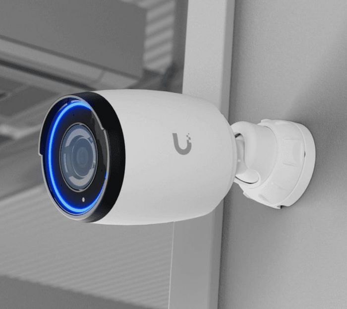 Ubiquiti Caméra de sécurité PoE intérieur/extérieur 4K Ultra HD 8 MP avec zoom optique 3x, vision nocturne IR 25 m, détection intelligente IA Ubiquiti Caméra de sécurité PoE intérieur/extérieur 4K Ultra HD 8 MP avec zoom optique 3x, vision nocturne IR 25 m, détection intelligente IA