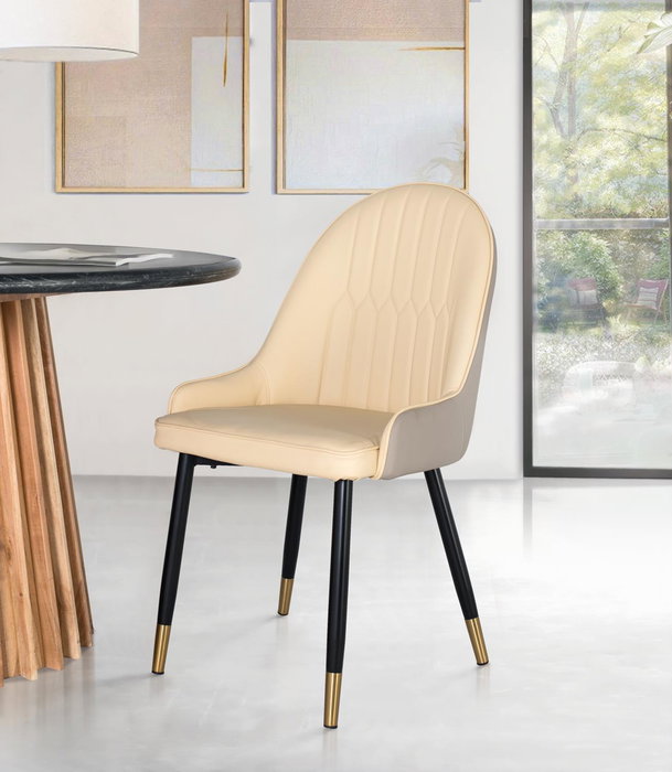 GINER Y COLOMER Lot de 4 Chaises Tapissées en Simili-Cuir Beige avec Structure en Acier Tubulaire Noir et Détail Doré - Design Moderne et Élégant