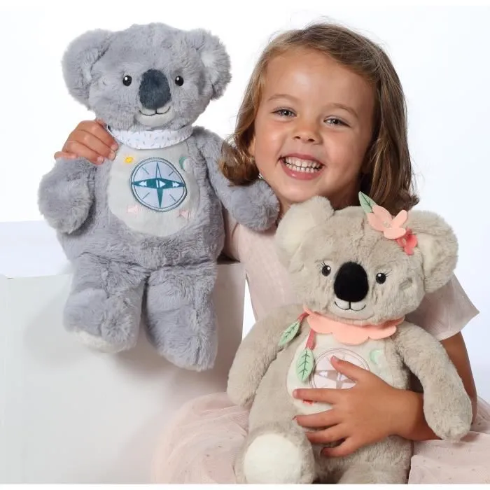 Gipsy Toys KWALY - Koala conteur d'histoires interactif avec 2h de contes en français - Peluche parlante éducative avec Whisperies pour enfants 0-8 ans Gipsy Toys KWALY - Koala conteur d'histoires interactif avec 2h de contes en français - Peluche parlante éducative avec Whisperies pour enfants 0-8 ans