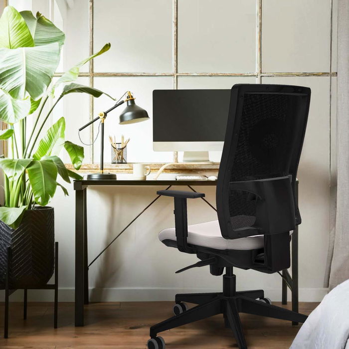 Chaise Horna Synchro 5 positions cuir écologique Marron Maille Noir Base pyramidale noire Accoudoir 1D Sans appui-tête Roulettes 65mm pour moquette Chaise Horna Synchro 5 positions cuir écologique Marron Maille Noir Base pyramidale noire Accoudoir 1D Sans appui-tête Roulettes 65mm pour moquette