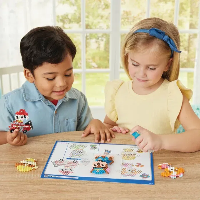 Aquabeads Kit de Perles à Eau Pat'Patrouille - 600 Perles avec Formes Étoiles et Attaches Porte-Clés - Jouet Créatif pour Enfants dès 4 Ans Aquabeads Kit de Perles à Eau Pat'Patrouille - 600 Perles avec Formes Étoiles et Attaches Porte-Clés - Jouet Créatif pour Enfants dès 4 Ans