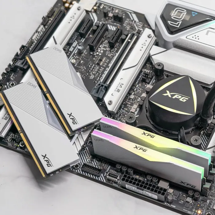 ADATA LANCER RGB 16 Go DDR5 6000 MHz CL40 Blanc
