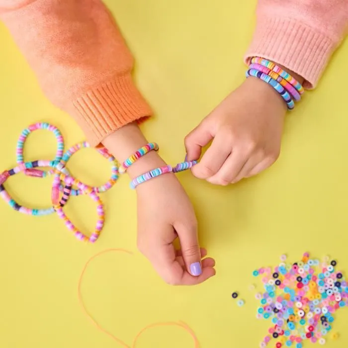 Spinmaster Atelier Créatif à Bracelets Heishi Cool Maker - Plus de 1200 Perles et Accessoires - Jeu Créatif pour Enfants dès 7 Ans