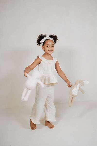 Muñecas Arias Muñeca Elegance Mochy Marron avec Mélodie Muñecas Arias Muñeca Elegance Mochy Marron avec Mélodie