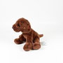 DEQUBE Peluche Labrador chocolat assis 12 cm, référence 939D00254 Bocalan